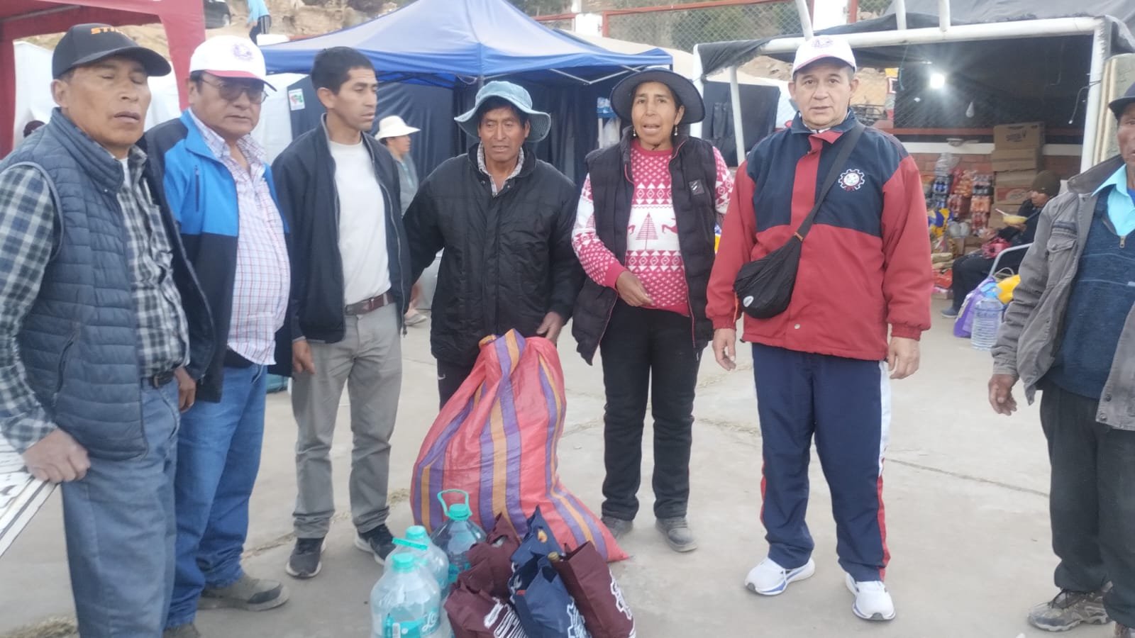 Lee más sobre el artículo IESTP “Andrés Avelino Cáceres Dorregaray” brindó apoyo solidario a familias afectadas por el sismo en Chongos Bajo